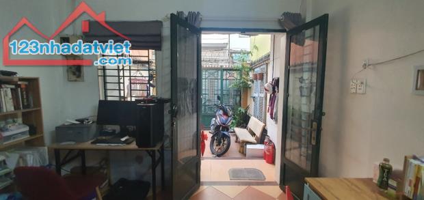 NHÀ VỊ TRÍ CỰC ĐẸP- NỞ HẬU- CÁCH MẶT TIỀN ĐƯỜNG DƯƠNG BÁ TRẠC CHỈ 100M- QUẬ - 1