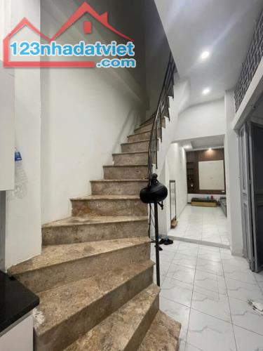 Cho thuê nhà ngõ 295 Bạch Mai Hai Bà Trưng 30/50m x 3 tầng, giá 12tr/tháng - 2