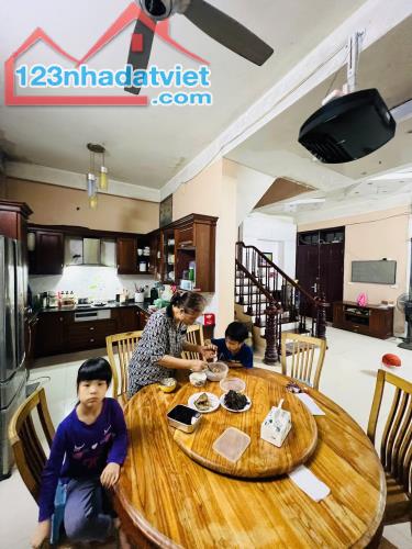 BÁN NHÀ HOÀNG QUỐC VIỆT 55M2 x 5 TẦNG - MẶT TIỀN 5.8M GIÁ CHÀO 10.8 TỶ