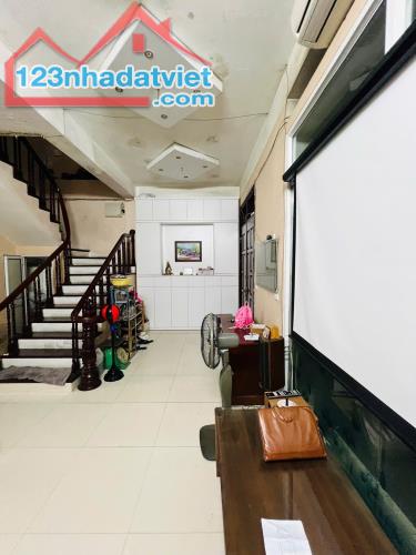 BÁN NHÀ HOÀNG QUỐC VIỆT 55M2 x 5 TẦNG - MẶT TIỀN 5.8M GIÁ CHÀO 10.8 TỶ - 1
