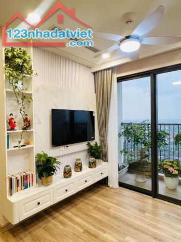 Chính chủ bán căn 2N2WC hướng Nam mát sẵn ở ngay full nội thất Eco Park - 1