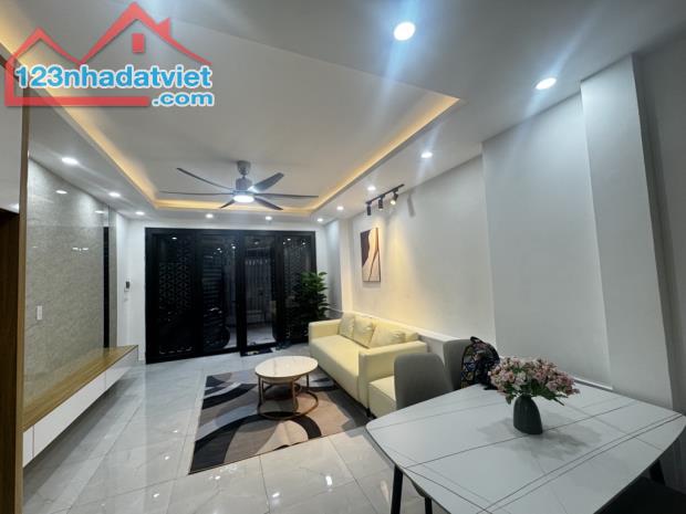 NHÀ MỚI - NGÕ THÔNG - GẦN CẦU CHƯƠNG DƯƠNG - BỒ ĐỀ – LONG BIÊN 9,x tỷ
