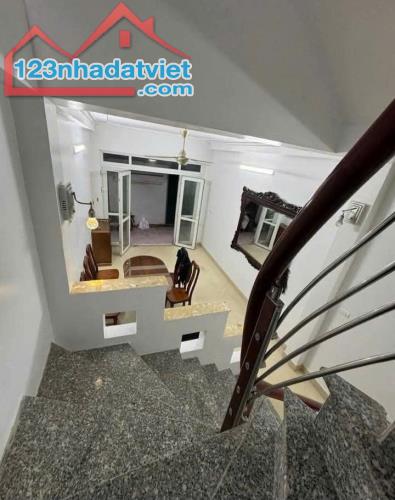 🗼LÔ GÓC KIM NGƯU 6,3 TỶ/29M2/32 M2 T2/4 TẦNG - NGÕ THÔNG - SỔ ĐẸP - BA GÁC TRÁNH.