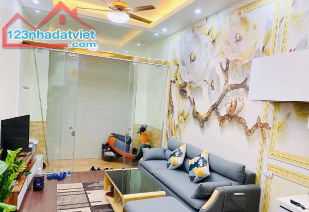 CHÍNH CHỦ  bán nhà đường TAM TRINH, Phân lô, 05 tầng, 46m2, ô tô CÁCH 15M. Giá TL 8.35 tỷ