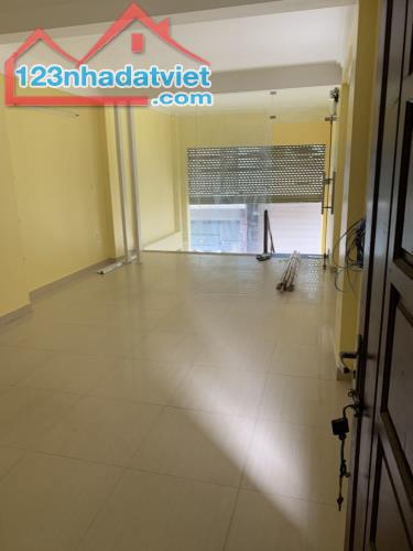 Cho thuê văn phòng tầng 1- 40 m2 tại Mễ Trì Thượng, đường ô tô tránh - 2