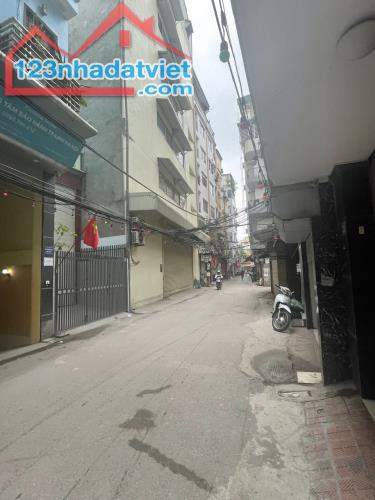 Cho thuê văn phòng tầng 1- 40 m2 tại Mễ Trì Thượng, đường ô tô tránh - 3