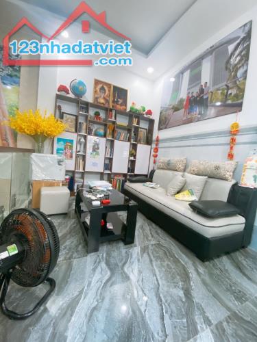 🌴 Ngay Lã Xuân Oai, Gấp bán nhà 2 tầng 90mv, Hoàn công đủ, Tặng full nội thất - Hẻm xe hơ - 2