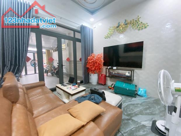 🌴 Ngay Lã Xuân Oai, Gấp bán nhà 2 tầng 90mv, Hoàn công đủ, Tặng full nội thất - Hẻm xe hơ - 3
