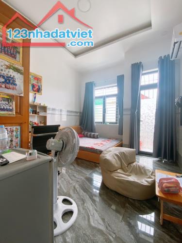 🌴 Ngay Lã Xuân Oai, Gấp bán nhà 2 tầng 90mv, Hoàn công đủ, Tặng full nội thất - Hẻm xe hơ - 4