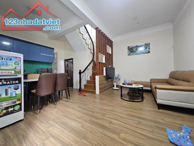 BÁN NHÀ ĐỊNH CÔNG THƯỢNG, HOÀNG MAI, Ô TÔ ĐỖ CỬA, 30M Ô TÔ TRÁNH, 32M2, 7 TỶ(CTL)