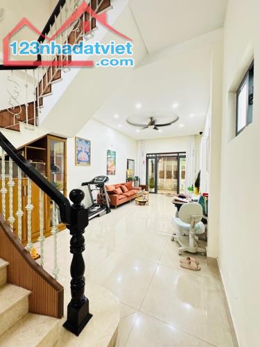 Phú Nhuận, vài bước ra mặt tiền Huỳnh Văn Bánh, 4 Tầng,4Pn, 79m2, mới ở ngay, 11.75 Tỷ - 4