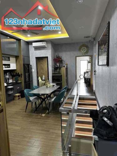 Bán nhà mặt phố Trần Hưng Đạo view sông Hàn pháo hoa, diện tích 100m2 giá cực tốt