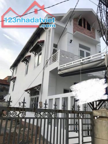 Bán nhà 3 tầng 5 phòng ngủ Kiệt ôtô Lê Thánh Tôn, TP Huế, sát bên Đại Nội Huế, chỉ 4 tỷ - 1