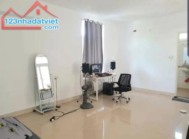 Bán nhà 3 tầng 5 phòng ngủ Kiệt ôtô Lê Thánh Tôn, TP Huế, sát bên Đại Nội Huế, chỉ 4 tỷ - 4