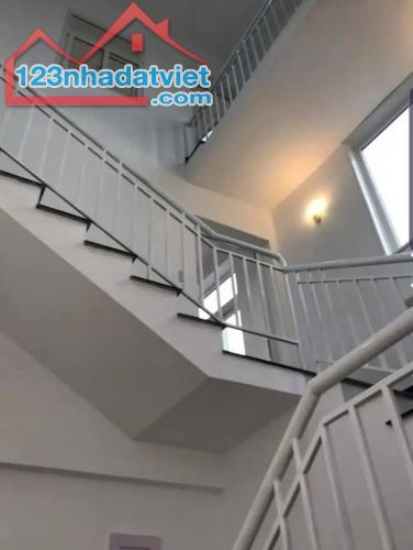 Bán nhà 3 tầng 5 phòng ngủ Kiệt ôtô Lê Thánh Tôn, TP Huế, sát bên Đại Nội Huế, chỉ 4 tỷ - 5