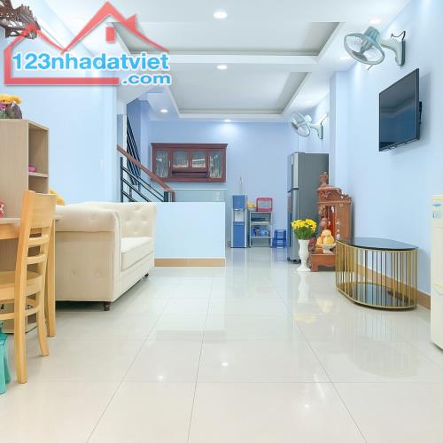 Thích hợp ở đông người hoặc làm CHDV, Hẻm xe hơi, 5 Tầng, 7Pn, Chỉ 5 Tỉ hơn