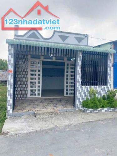 BÁN GẤP CĂN NHÀ NGAY CHỢ ĐỨC HOÀ, DT 60M2 GIÁ 1TY450 SHR SANG TÊN NGAY