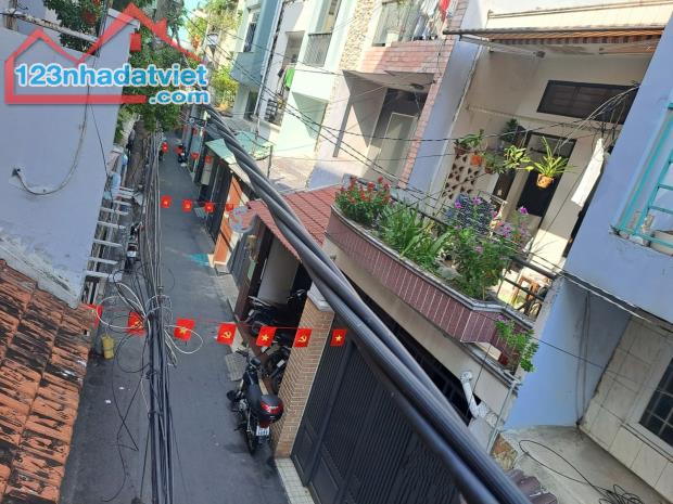 7 TỶ HƠN - HẺM Ô TÔ NGAY TRIỂN LÃM TÂN BÌNH - SÁT MẶT TIỀN - DT 4*11M ĐÚC 2 TẤM - MỞ VP CT
