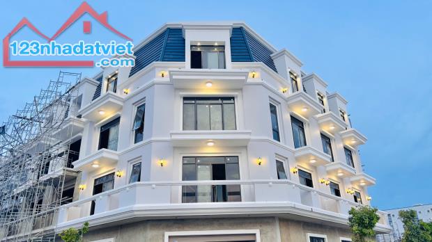 NHÀ PHỐ 4 TẦNG MẶT BIỂN SỔ ĐỎ SỞ HỮU LÂU DÀI GIÁ CHỈ 5 X TY NGAY BÌNH SƠN OCEAN PARK K2 - 4