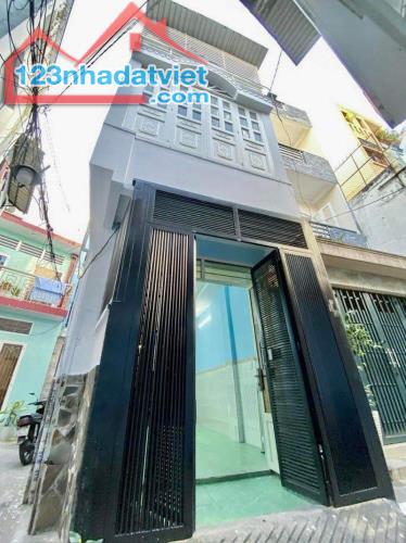 PHÚ NHUẬN - 3 TẦNG 2 MẶT HẺM RỘNG - NGAY CHỢ- CÔNG NĂNG ĐỦ - CHỈ 4.9 TỶ