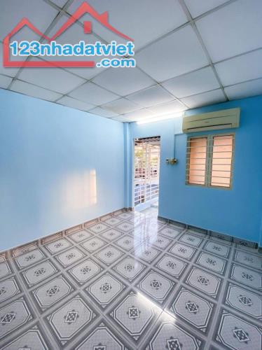 PHÚ NHUẬN - 3 TẦNG 2 MẶT HẺM RỘNG - NGAY CHỢ- CÔNG NĂNG ĐỦ - CHỈ 4.9 TỶ - 4