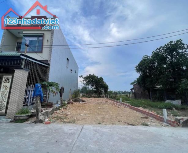 Bán lô đất ngay KDC Thị Trấn Đức Hoà, dt 85m2 giá 1ty050,shr sang tên ngay