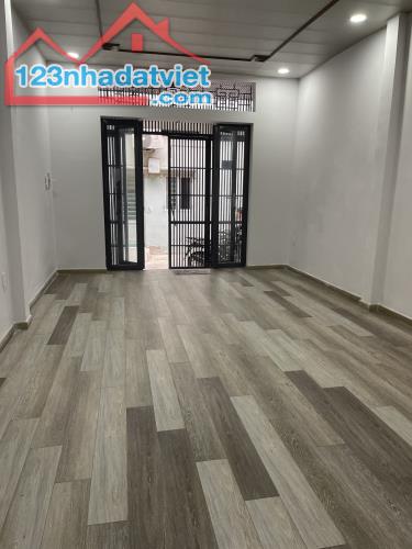 10 TỶ TL - HẺM ÔTÔ THÔNG QUẬN 10 - SÁT MẶT TIỀN ĐẠI HỌC KINH TẾ - DT 4*12M ĐÚC 3 TẤM ĐẸP