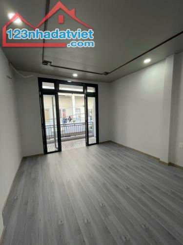 10 TỶ TL - HẺM ÔTÔ THÔNG QUẬN 10 - SÁT MẶT TIỀN ĐẠI HỌC KINH TẾ - DT 4*12M ĐÚC 3 TẤM ĐẸP - 1