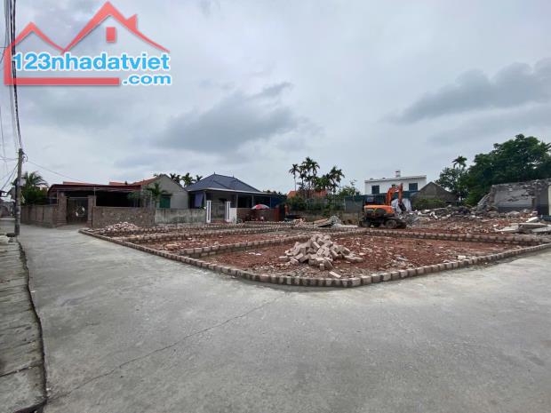 Đất Hoà Bình oto đỗ cửa đường thông các ngả giá chỉ 1,4xx tỷ  - Dt : 60m ngang 4,7m - 1