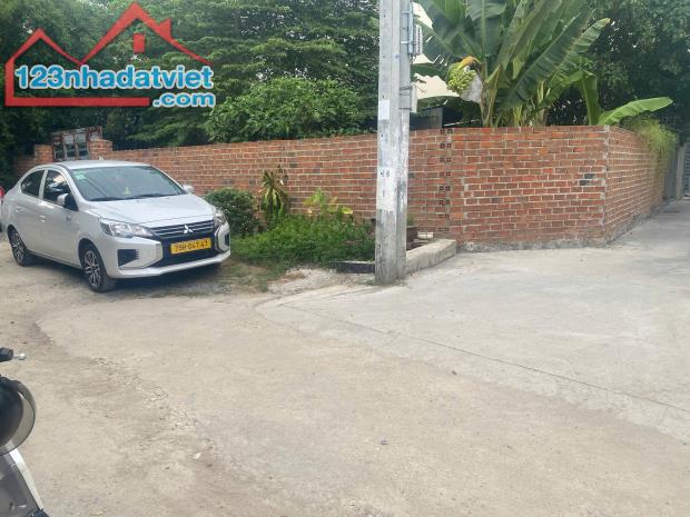 Bán nhanh lô góc 70m đường xe hơi thông , cách 2/4  khảng 150m giá 55 triệu/m