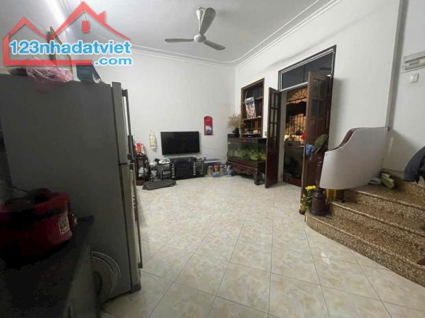 Nhà Chính Chủ Đang Cần Bán gấp giá đầu tư ! -DT :46 M x4 Tầng  - Mt, 4 M  ( giá 6.95 tỷ ) - 2