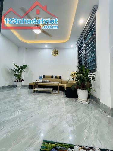 80M RA Ô TÔ TRÁNH , NGÕ NÔNG THOÁNG RỘNG , BA GÁC ĐỖ CỬA , KHƯƠNG TRUNG THANH XUÂN 40M2.