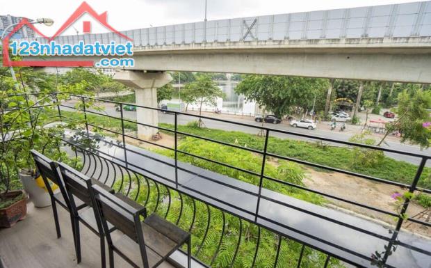 Bán gấp, hạ chào 1 tỷ! Mặt phố Hoàng Cầu, kinh doanh sầm uất, vỉa hè rộng, view hồ. - 1