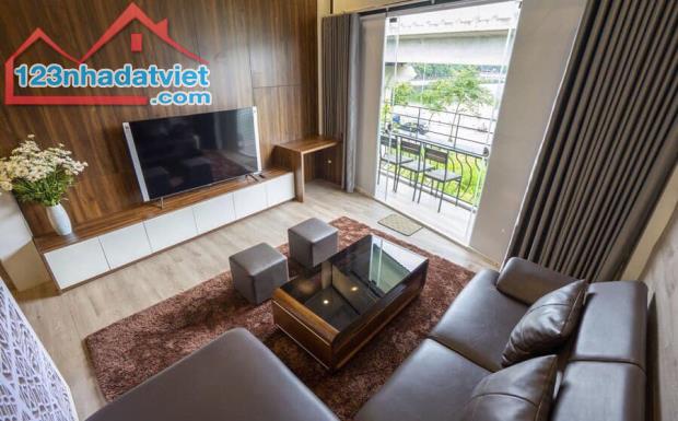 Bán gấp, hạ chào 1 tỷ! Mặt phố Hoàng Cầu, kinh doanh sầm uất, vỉa hè rộng, view hồ. - 2