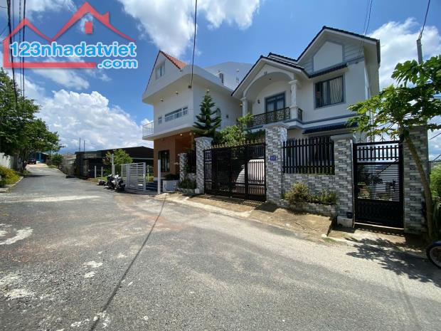 Cần Bán gấp Biệt Thự đẹp view thoáng đường Nam Hồ, Đà Lạt 317m2 giá 16 tỷ