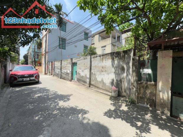 BÁN ĐẤT PHÂN LÔ GIANG BIÊN – 62M2 – MT 5.7M – Ô TÔ NGỦ TRONG ĐẤT – GIÁ 10.1 TỶ