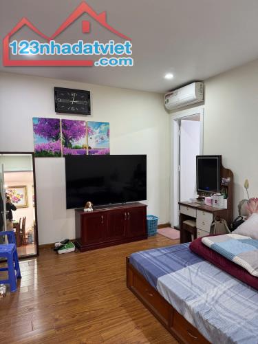 Bán căn hộ cao cấp tòa A10 Nam Trung Yên – Vị trí đắc địa, full nội thất - 1