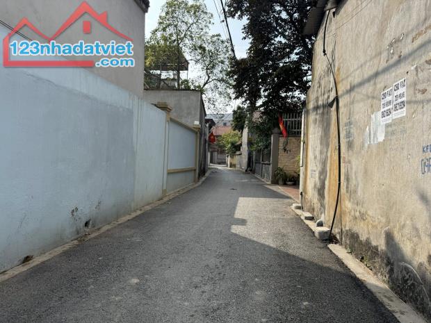 Chỉ 2.x tỷ đất sát Vin, ô tô vào, ngõ thông, vị trí đẹp: 0828218468