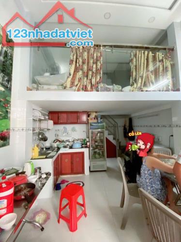 PHÚ NHUẬN - MT KINH DOANH - HẺM NHỰA Ô TÔ TRÁNH - 3 TẦNG BTCT - 4.65 TỶ.