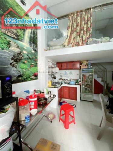 PHÚ NHUẬN - MT KINH DOANH - HẺM NHỰA Ô TÔ TRÁNH - 3 TẦNG BTCT - 4.65 TỶ. - 1