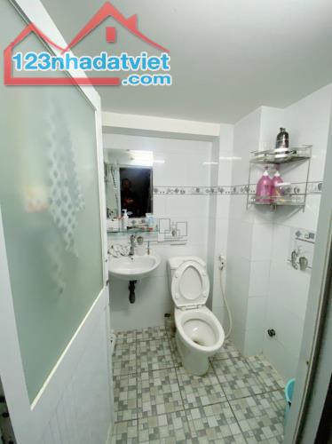 PHÚ NHUẬN - MT KINH DOANH - HẺM NHỰA Ô TÔ TRÁNH - 3 TẦNG BTCT - 4.65 TỶ. - 3
