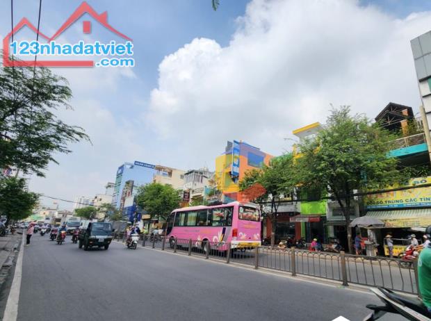 Nhà đẹp Tùng Thiện Vương 4x15 chỉ 50m ra mặt tiền giá chào 7 tỷ