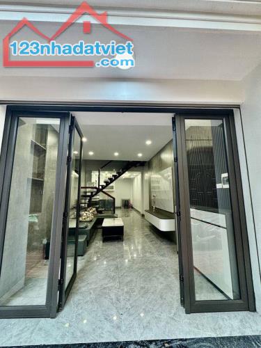 BÁN GẤP NHÀ PHỐ ĐÀM QUANG TRUNG 42M2, 4T DÂN XÂY, Ô TÔ ĐỖ GẦN NHỈNH 8 TỶ - 1