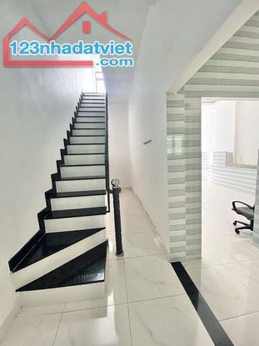 NHÀ GẤP BÁN - GẦN CV LÀNG HOA & CHỢ THẠCH ĐÀ GV - DT ( 5,7 × 14,5 ) - 2 TẦNG CHỈ 4.X TỶ - 3