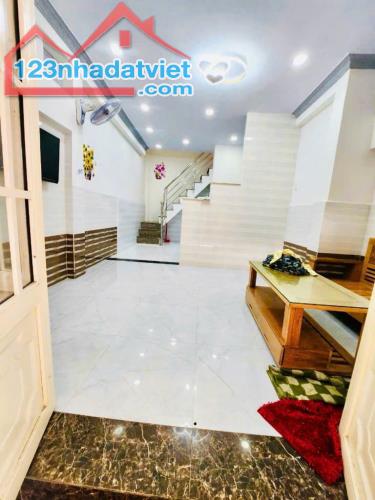 -BÁN NHÀ - SỔ H-RIÊNG - KHÔNG QUY HOẠCH -SỔ VUÔNG A4- DTSD:45 M2- CHỈ: 2,55 TỶ P15-Q8 - 1