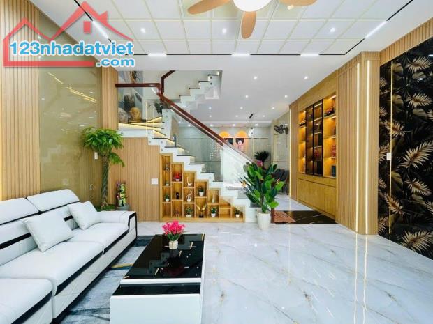 Bán nhà Gò Vấp, hẻm xe hơi Thống Nhất, gần  Cityland 5 x 11, 3 tầng, 3Pn, 6 tỷ