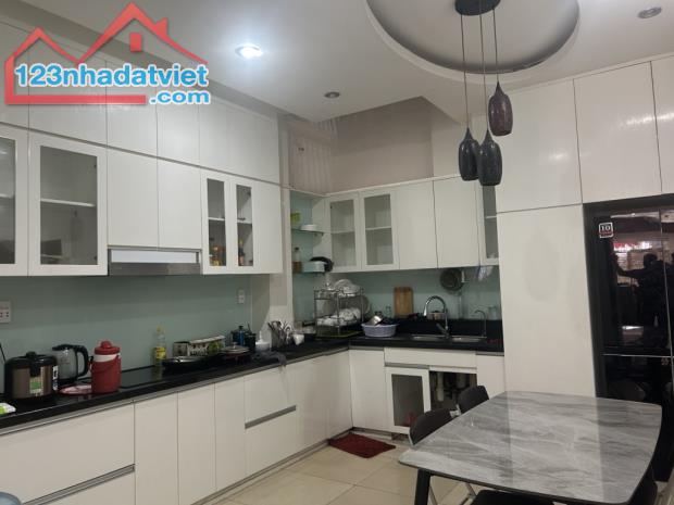 Bán nhà MT Nguyễn Bá Tòng Phường 11 Tân Bình, 5 tầng 7PN, giá 12.5 tỷ - 1
