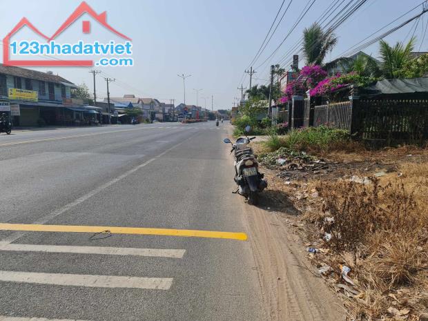 Cần tiền giảm 2.1 tỷ , Mặt Tiền DT741 Ngay chợ Chánh Lưu , 9 x 28 , nhỉnh 3 tỷ 0939208616 - 2