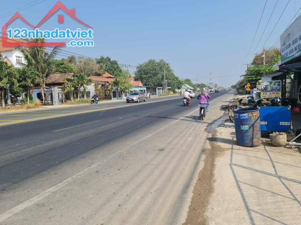 Cần tiền giảm 2.1 tỷ , Mặt Tiền DT741 Ngay chợ Chánh Lưu , 9 x 28 , nhỉnh 3 tỷ 0939208616 - 3