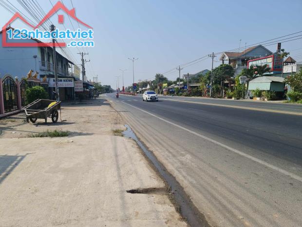 Cần tiền giảm 2.1 tỷ , Mặt Tiền DT741 Ngay chợ Chánh Lưu , 9 x 28 , nhỉnh 3 tỷ 0939208616 - 4